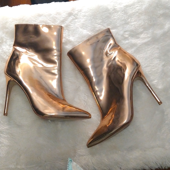 Forever 21 high heeled Gold ankle boots - Picture 2 of 5